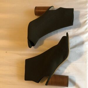 Steve Madden wooden block heel. Olive green size 7.5